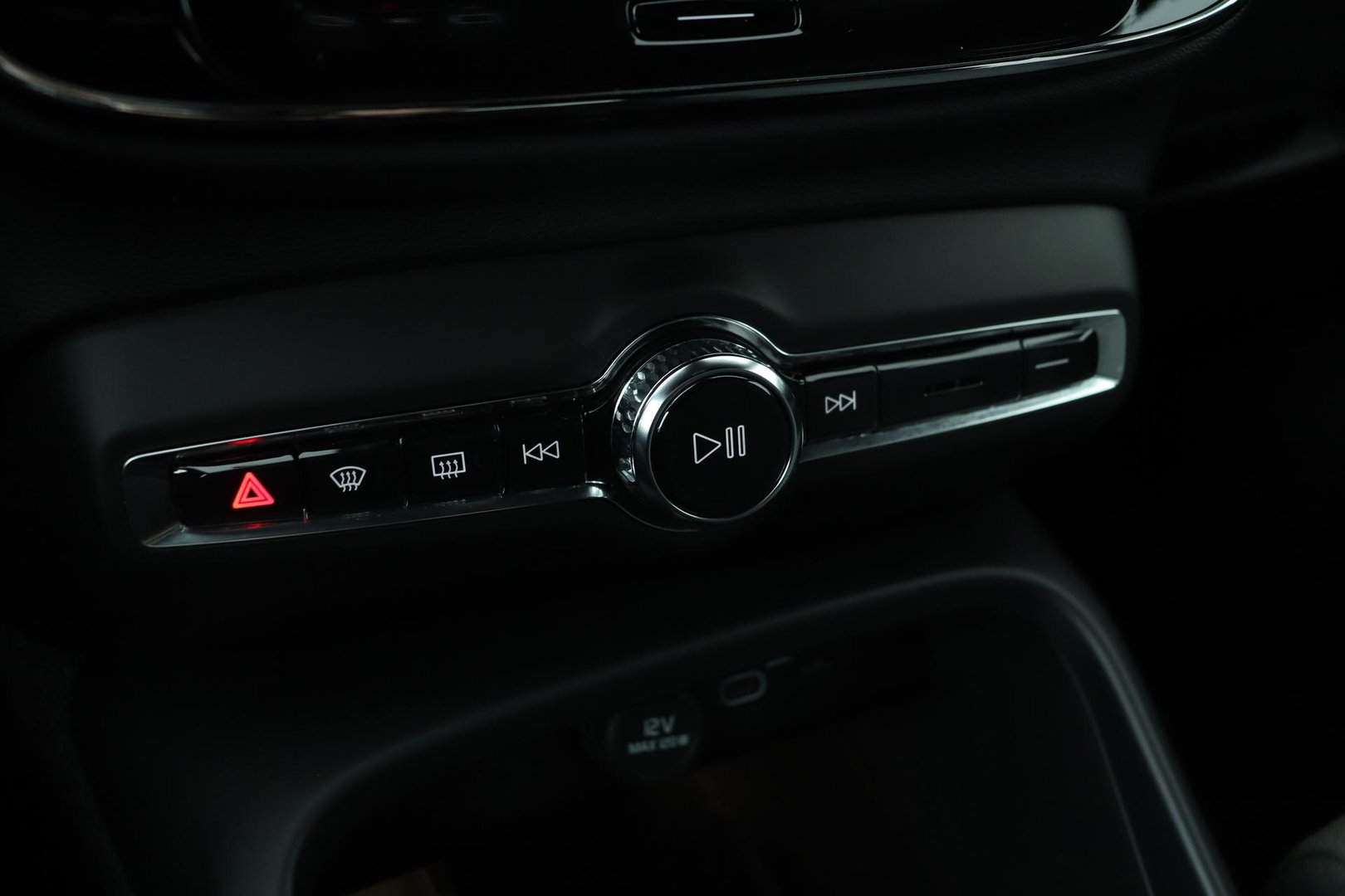 Volvo XC40 2.0 B3 Plus Black Edition | Harman/Kardon | Pilot Assist | Camera | BLIS | Memory | Stoel+Stuurverwarming | Keyless | ACC | 20 Inch