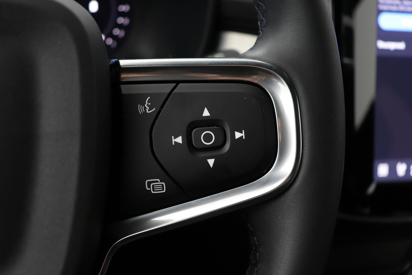 Volvo XC40 2.0 B3 Plus Black Edition | Harman/Kardon | Pilot Assist | Camera | BLIS | Memory | Stoel+Stuurverwarming | Keyless | ACC | 20 Inch