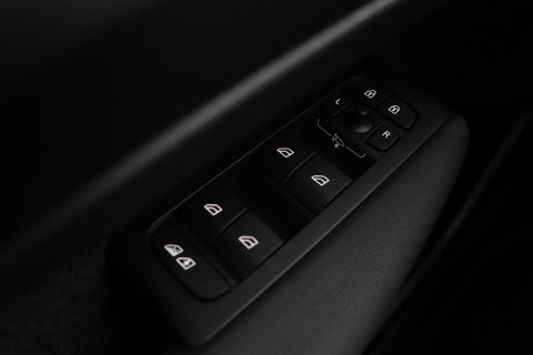 Volvo XC40 2.0 B3 Plus Black Edition | Harman/Kardon | Pilot Assist | Camera | BLIS | Memory | Stoel+Stuurverwarming | Keyless | ACC | 20 Inch