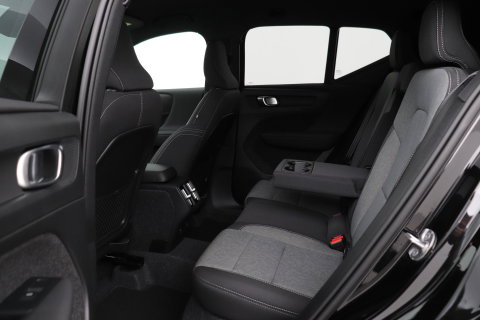 Volvo XC40 2.0 B3 Plus Black Edition | Harman/Kardon | Pilot Assist | Camera | BLIS | Memory | Stoel+Stuurverwarming | Keyless | ACC | 20 Inch