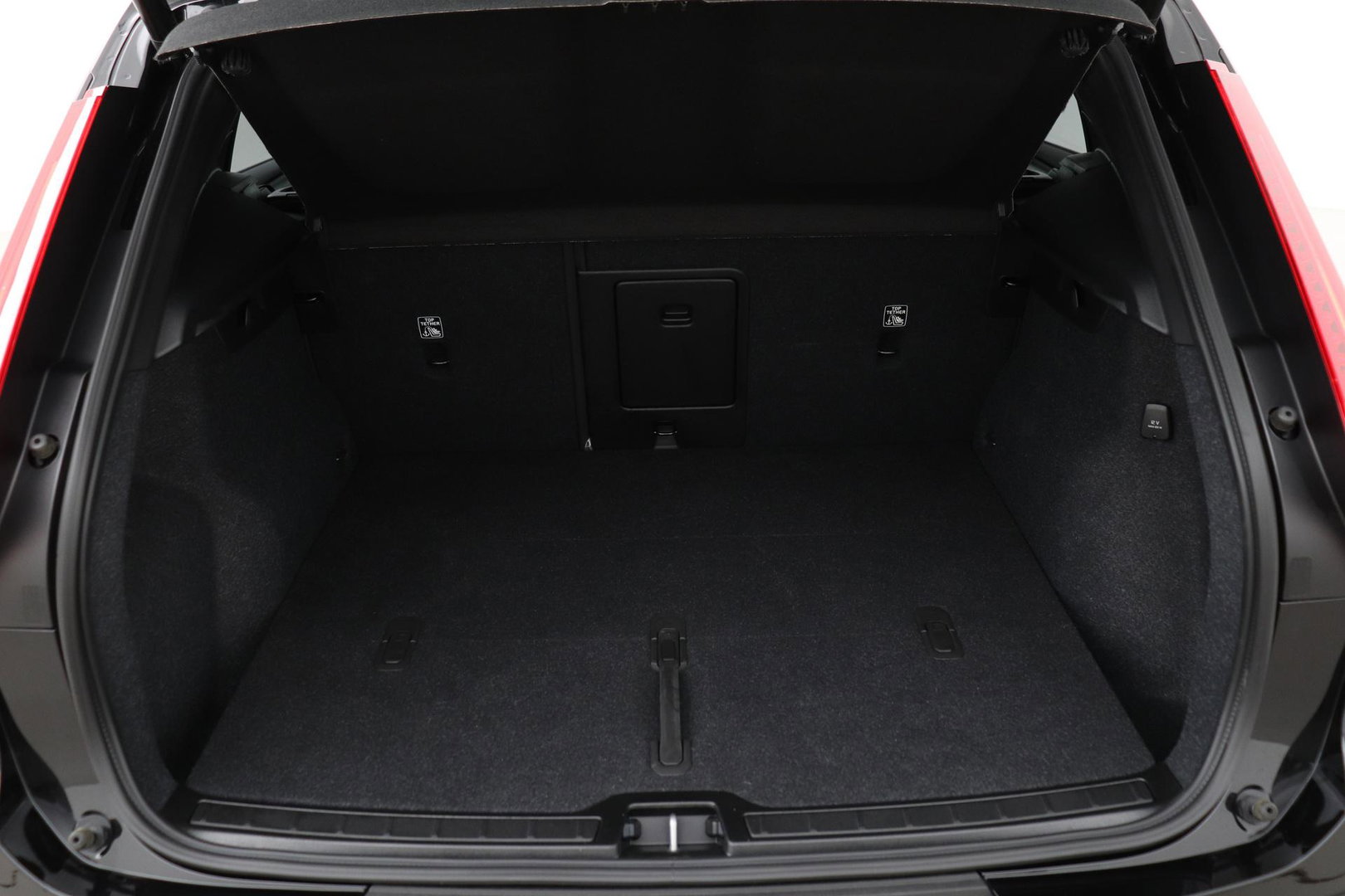 Volvo XC40 2.0 B3 Plus Black Edition | Harman/Kardon | Pilot Assist | Camera | BLIS | Memory | Stoel+Stuurverwarming | Keyless | ACC | 20 Inch