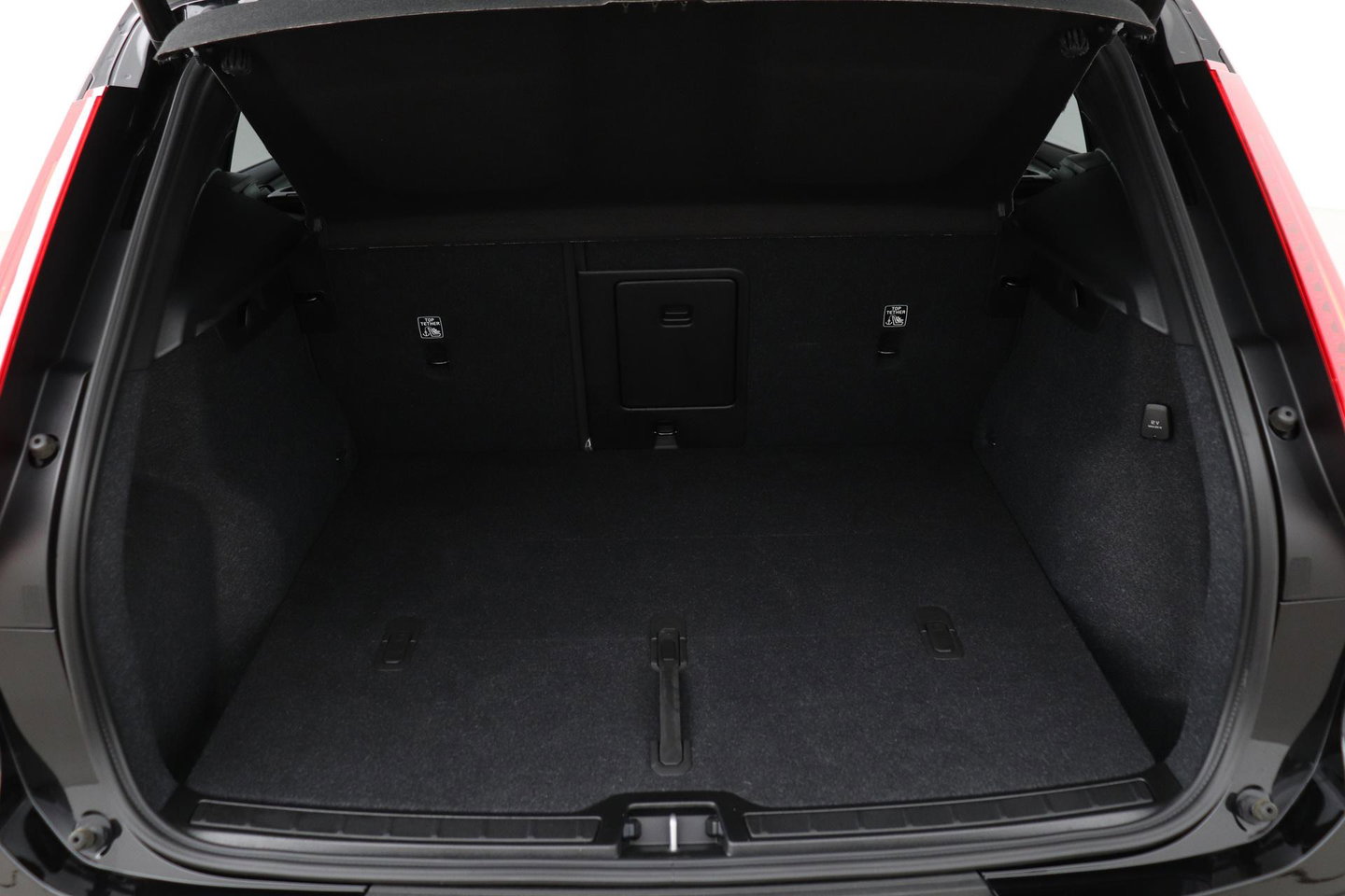 Volvo XC40 2.0 B3 Plus Black Edition | Harman/Kardon | Pilot Assist | Camera | BLIS | Memory | Stoel+Stuurverwarming | Keyless | ACC | 20 Inch