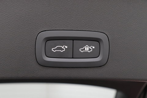 Volvo XC40 2.0 B3 Plus Black Edition | Harman/Kardon | Pilot Assist | Camera | BLIS | Memory | Stoel+Stuurverwarming | Keyless | ACC | 20 Inch
