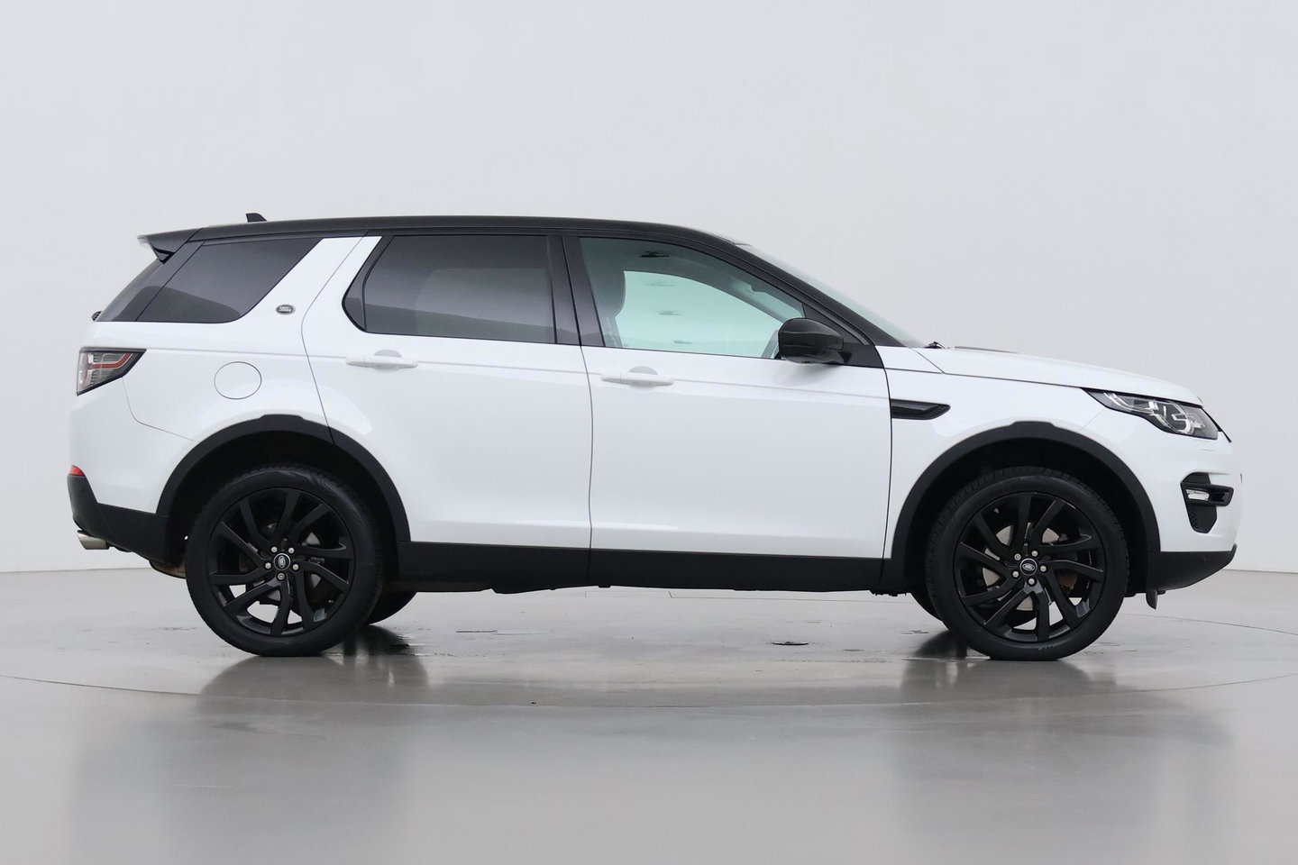 Land Rover Discovery Sport 2.0 TD4 HSE Luxury | Trekhaak | Leder | Stoel- stuurverwarming | 20 inch | Keyless