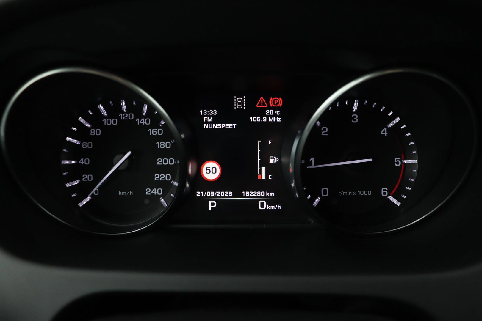 Land Rover Discovery Sport 2.0 TD4 HSE Luxury | Trekhaak | Leder | Stoel- stuurverwarming | 20 inch | Keyless