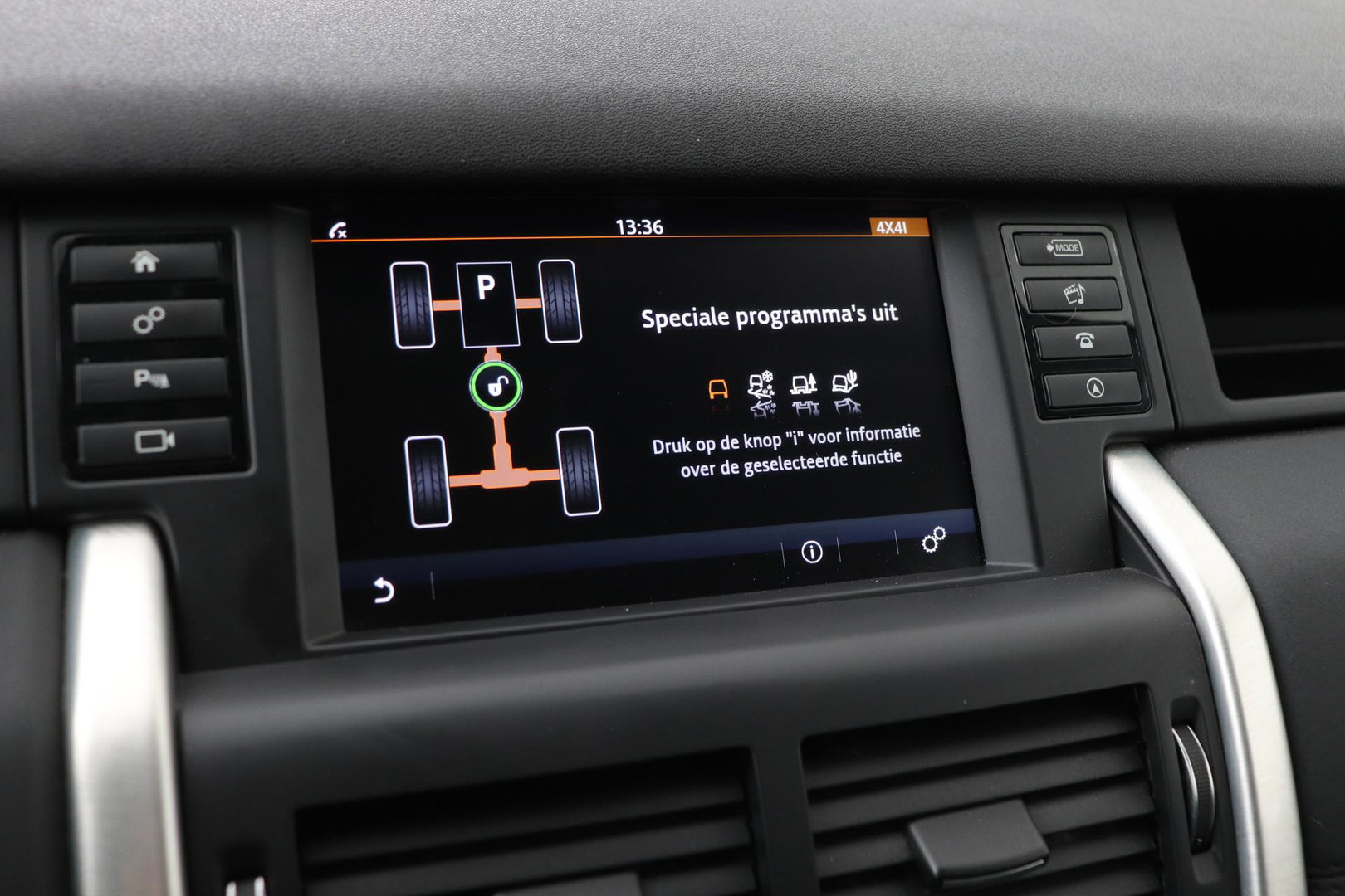 Land Rover Discovery Sport 2.0 TD4 HSE Luxury | Trekhaak | Leder | Stoel- stuurverwarming | 20 inch | Keyless