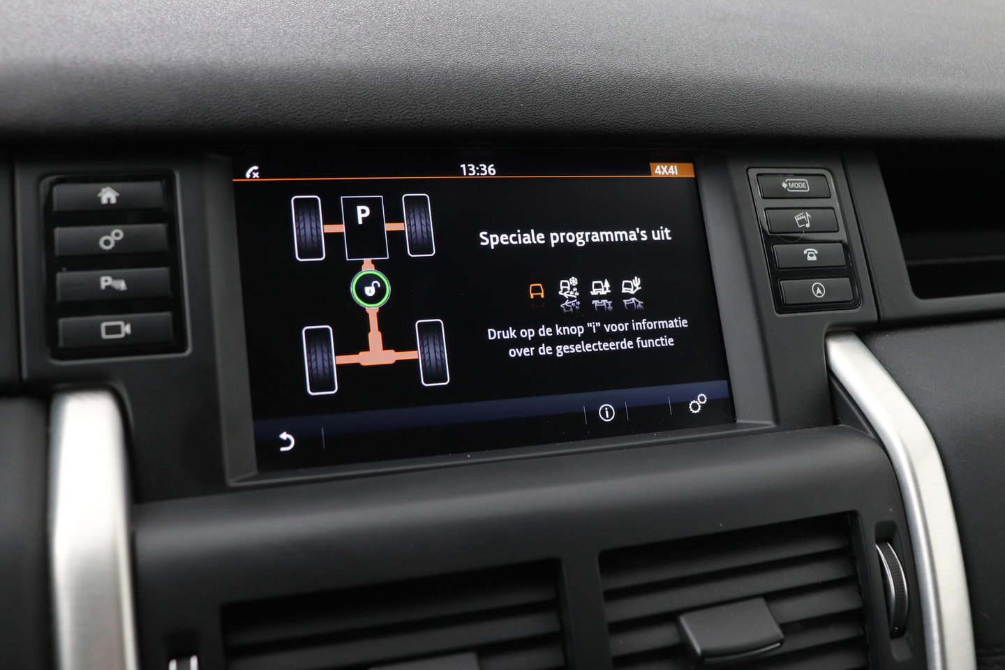 Land Rover Discovery Sport 2.0 TD4 HSE Luxury | Trekhaak | Leder | Stoel- stuurverwarming | 20 inch | Keyless