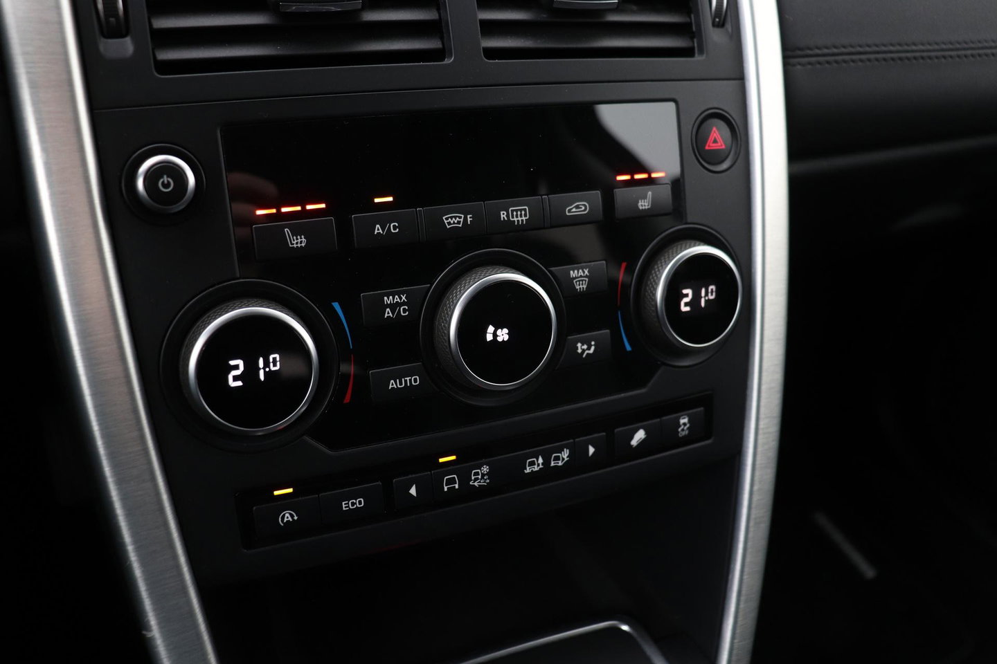 Land Rover Discovery Sport 2.0 TD4 HSE Luxury | Trekhaak | Leder | Stoel- stuurverwarming | 20 inch | Keyless