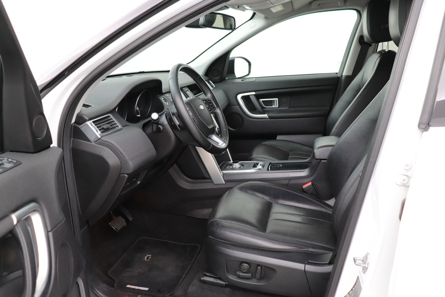 Land Rover Discovery Sport 2.0 TD4 HSE Luxury | Trekhaak | Leder | Stoel- stuurverwarming | 20 inch | Keyless