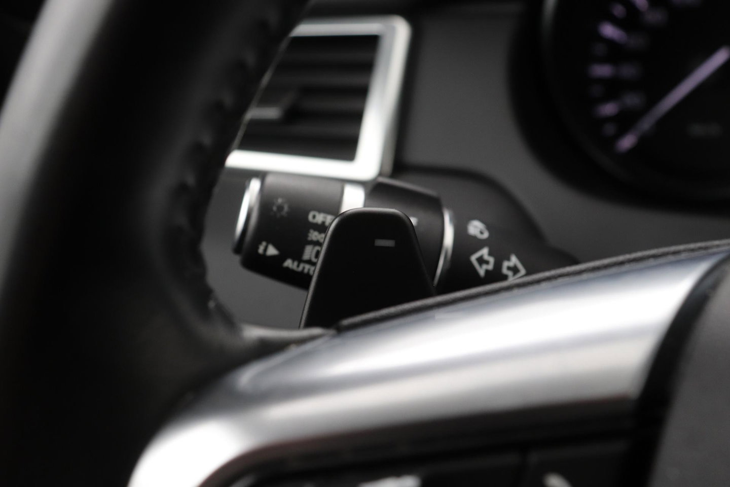 Land Rover Discovery Sport 2.0 TD4 HSE Luxury | Trekhaak | Leder | Stoel- stuurverwarming | 20 inch | Keyless