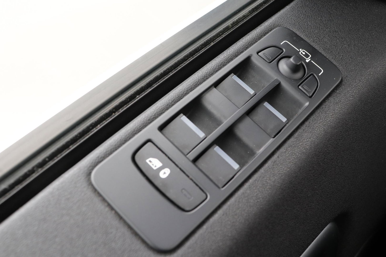 Land Rover Discovery Sport 2.0 TD4 HSE Luxury | Trekhaak | Leder | Stoel- stuurverwarming | 20 inch | Keyless