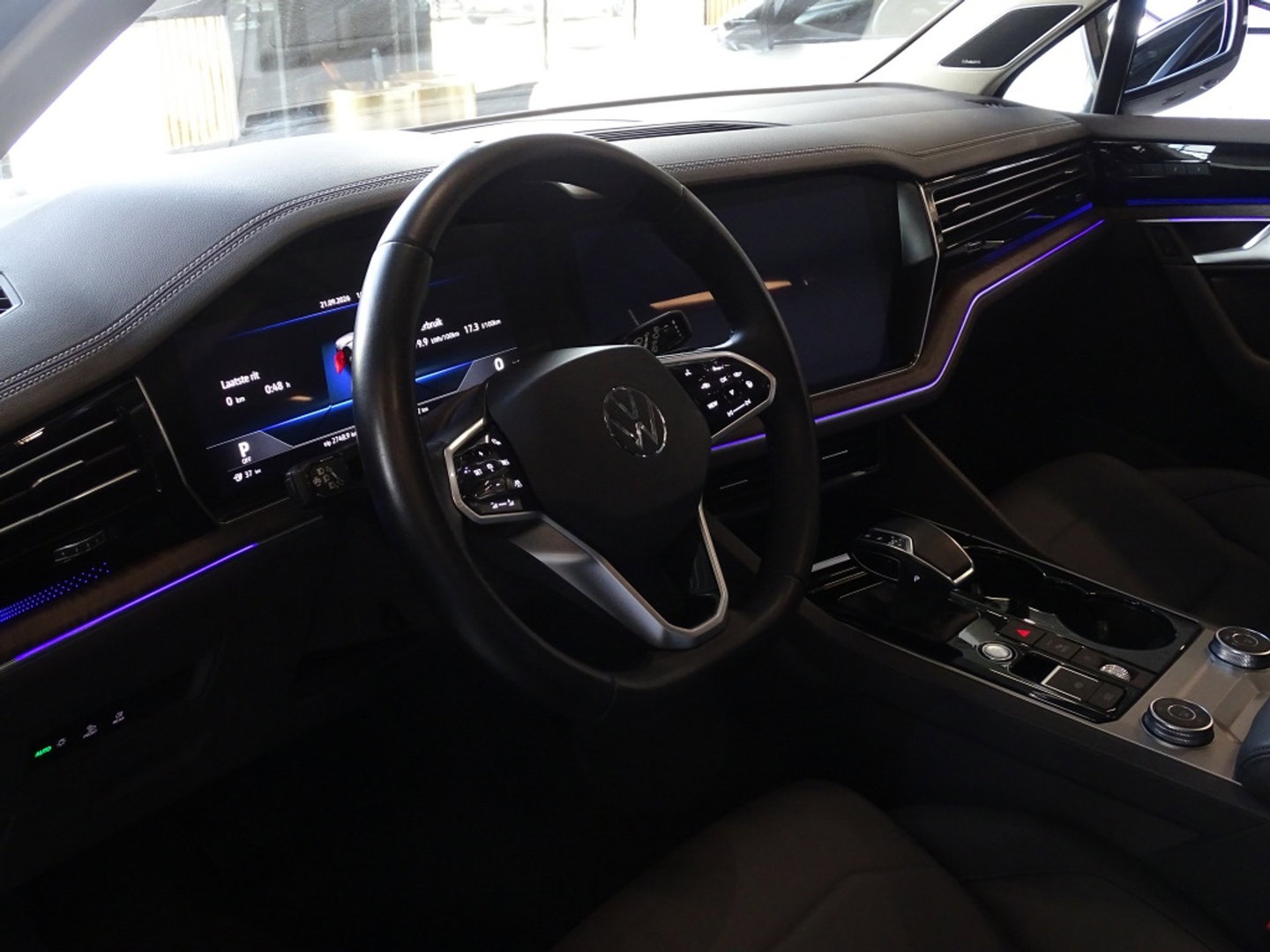 Volkswagen Touareg 3.0 TSI e-Hybrid 381PK / pano / matrix / 360°