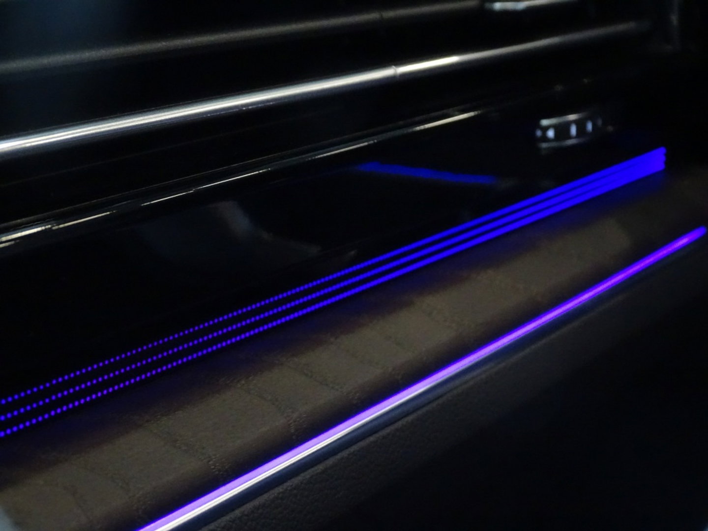 Volkswagen Touareg 3.0 TSI e-Hybrid 381PK / pano / matrix / 360°