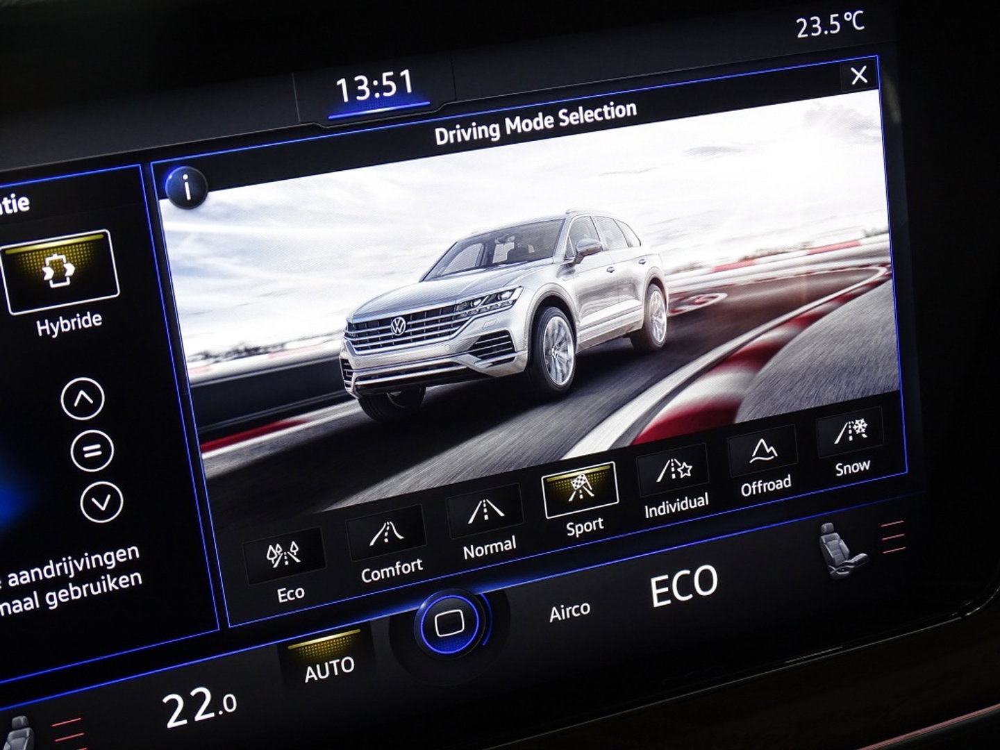 Volkswagen Touareg 3.0 TSI e-Hybrid 381PK / pano / matrix / 360°