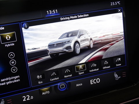Volkswagen Touareg 3.0 TSI e-Hybrid 381PK / pano / matrix / 360°