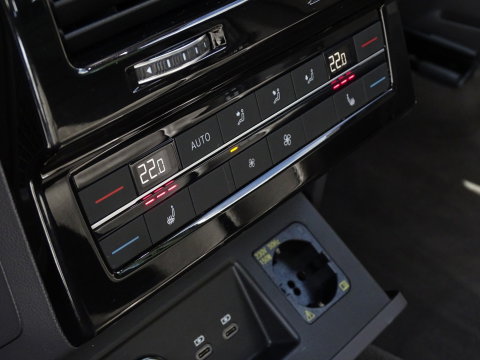 Volkswagen Touareg 3.0 TSI e-Hybrid 381PK / pano / matrix / 360°