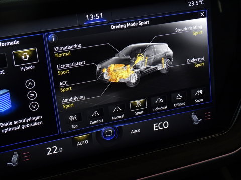 Volkswagen Touareg 3.0 TSI e-Hybrid 381PK / pano / matrix / 360°