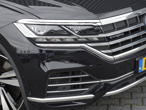 Volkswagen Touareg 3.0 TSI e-Hybrid 381PK / pano / matrix / 360°