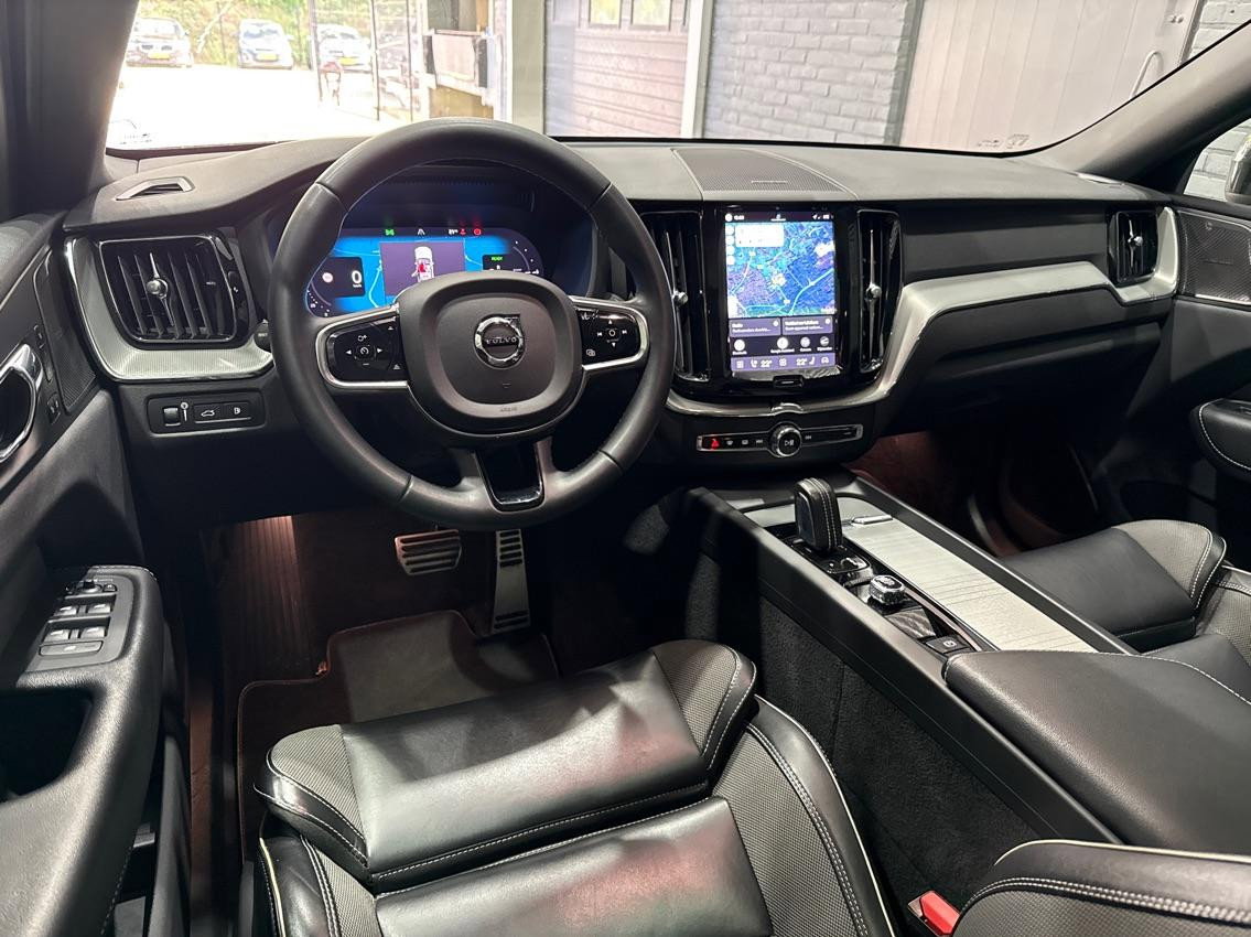 Volvo XC60 T6 R-Design | Luchtvering | Harman/Kardon | Panoramadak | 360° Camera | Head-Up | Stoel+Stuurverwarming | 21 Inch | ACC