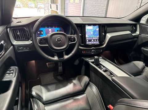 Volvo XC60 T6 R-Design | Luchtvering | Harman/Kardon | Panoramadak | 360° Camera | Head-Up | Stoel+Stuurverwarming | 21 Inch | ACC
