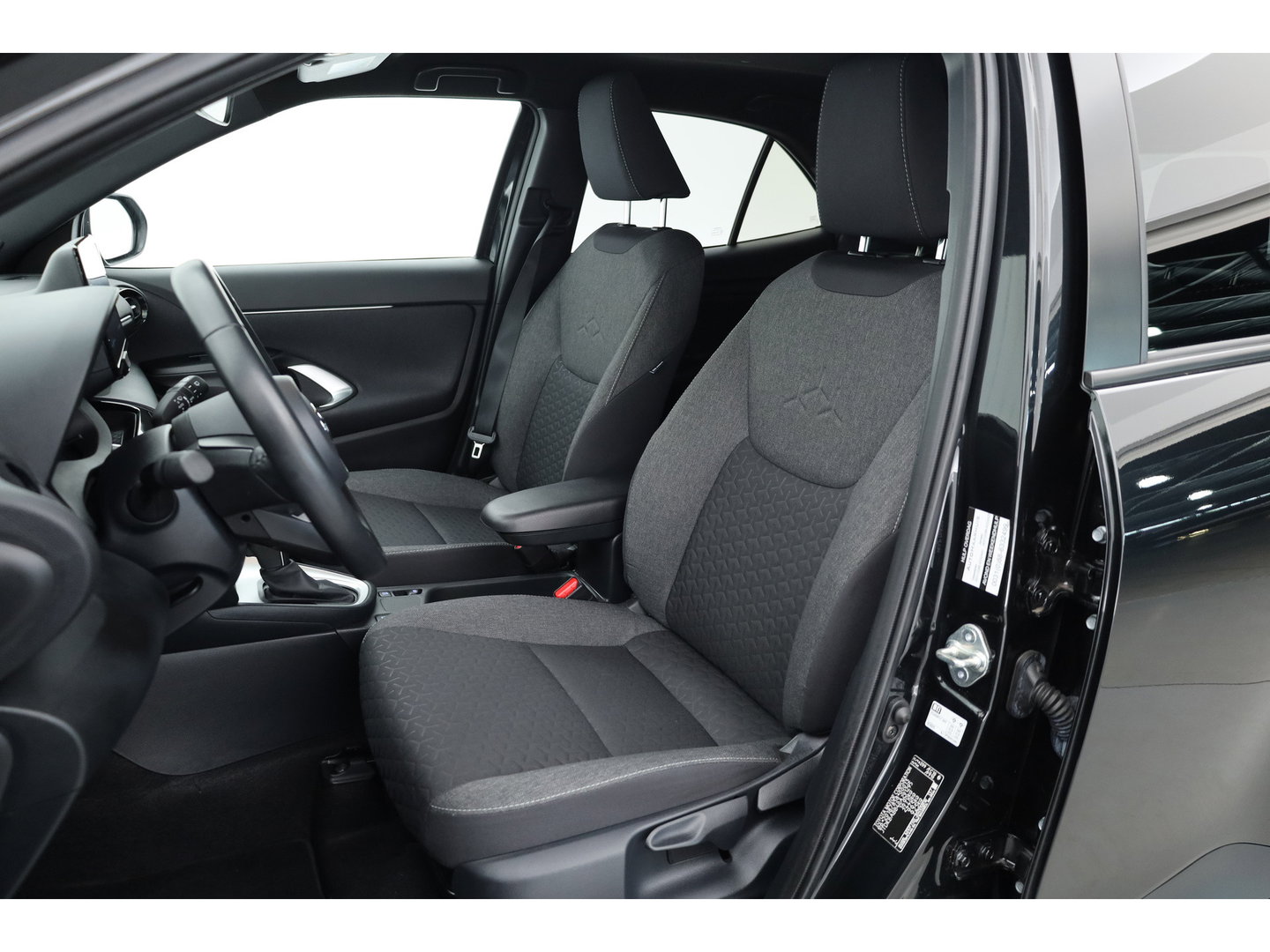 Toyota Yaris Cross 1.5 Hybrid Team D | Rijklaar! | Navi | Adapt. Cruise | Apple CarPlay | Camera | Keyless |