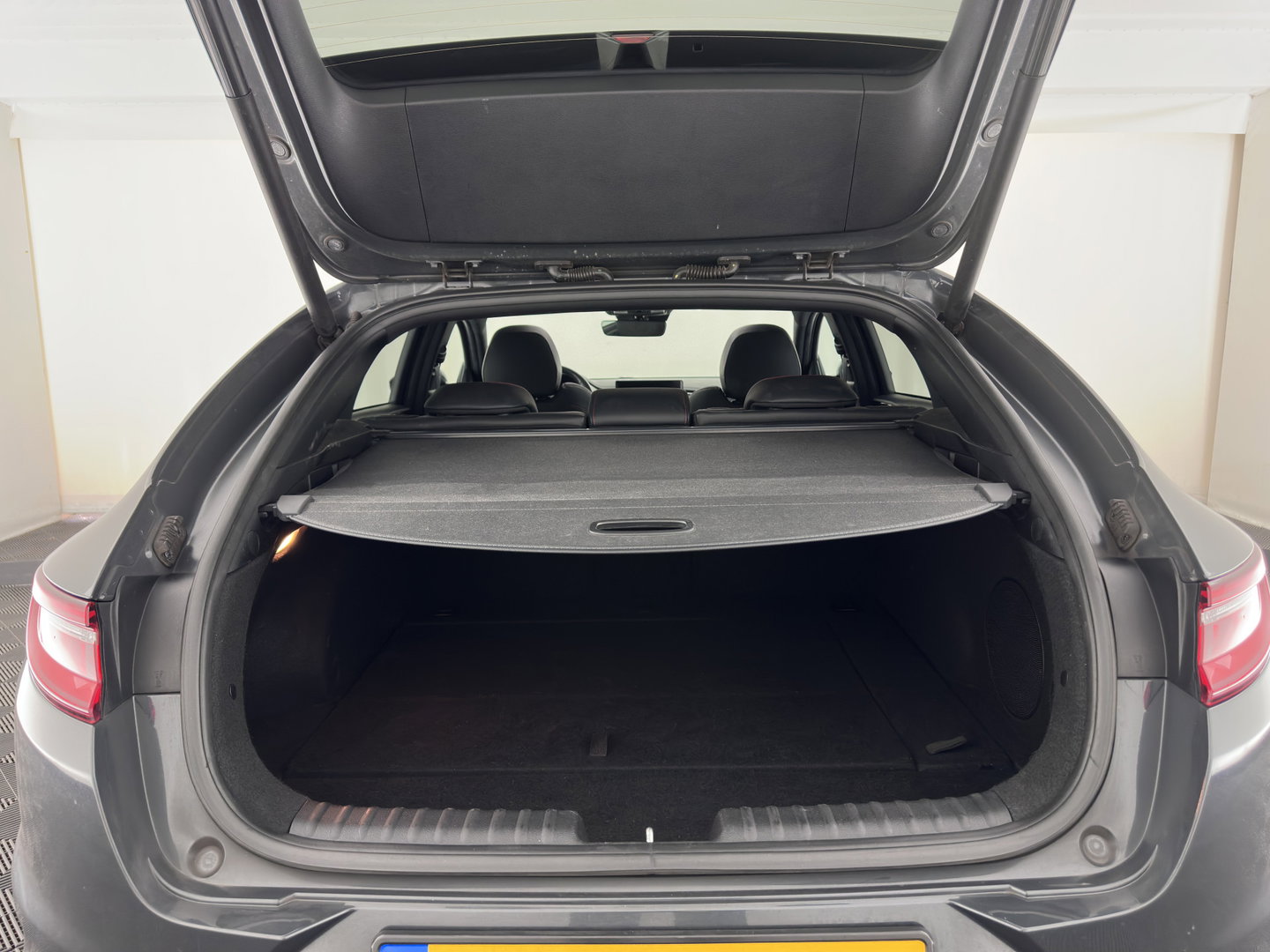 Kia ProCeed 1.6 T-GDi GT (INCL.BTW) *PANO | LEATHER-MICROFIBRE | FULL-LED | MEMORY-PACK | JBL-SOUND | ADAPTIVE-CRUISE | BLIND-SPOT | HEATED-SPORTSEATS | CAMERA | KEYLESS | DIGI-COCKPIT | NAVI-FULLMAP | PRIVACY-GLASS