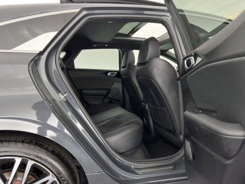Kia ProCeed 1.6 T-GDi GT (INCL.BTW) *PANO | LEATHER-MICROFIBRE | FULL-LED | MEMORY-PACK | JBL-SOUND | ADAPTIVE-CRUISE | BLIND-SPOT | HEATED-SPORTSEATS | CAMERA | KEYLESS | DIGI-COCKPIT | NAVI-FULLMAP | PRIVACY-GLASS