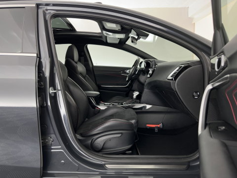 Kia ProCeed 1.6 T-GDi GT (INCL.BTW) *PANO | LEATHER-MICROFIBRE | FULL-LED | MEMORY-PACK | JBL-SOUND | ADAPTIVE-CRUISE | BLIND-SPOT | HEATED-SPORTSEATS | CAMERA | KEYLESS | DIGI-COCKPIT | NAVI-FULLMAP | PRIVACY-GLASS