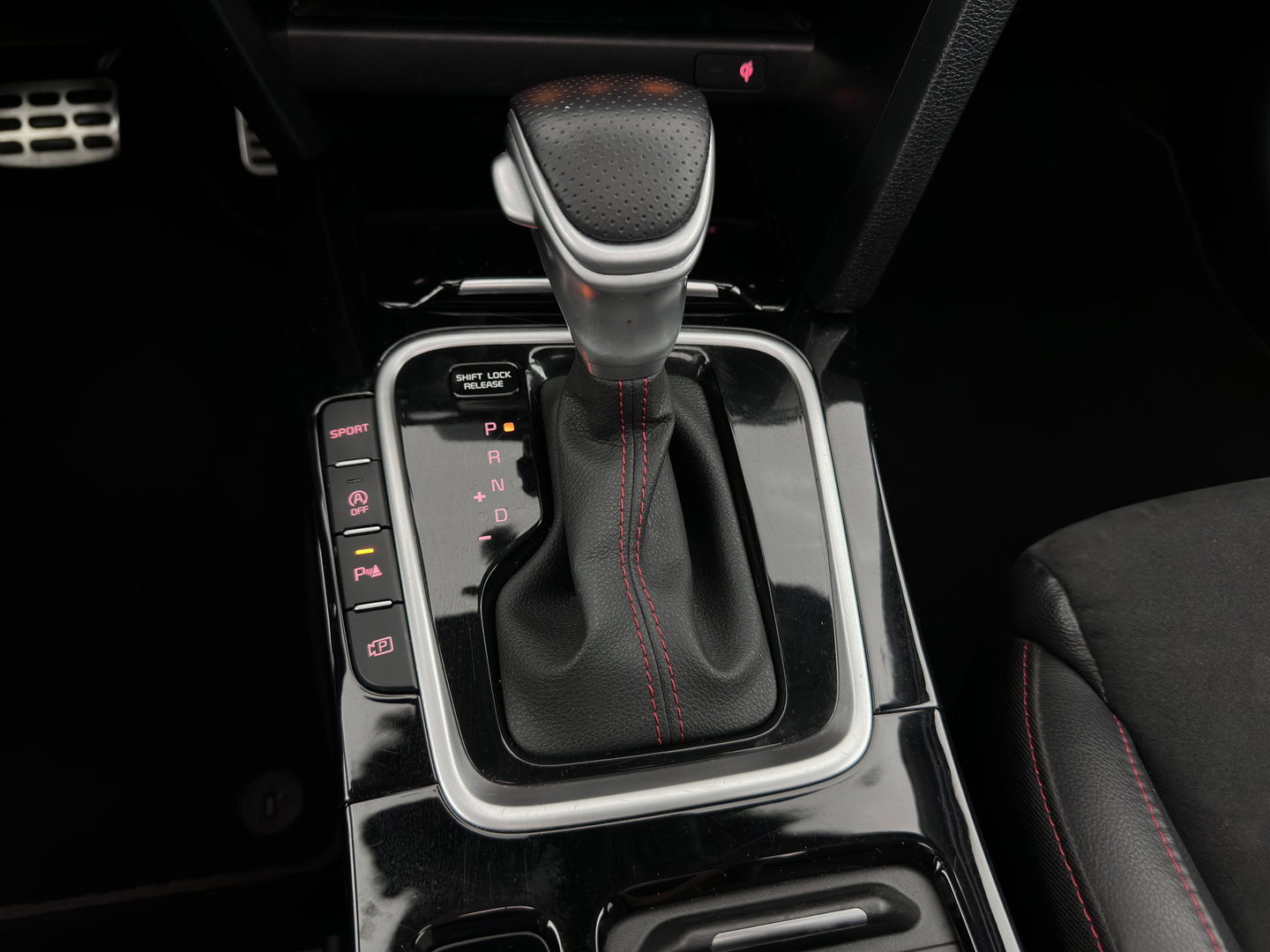 Kia ProCeed 1.6 T-GDi GT (INCL.BTW) *PANO | LEATHER-MICROFIBRE | FULL-LED | MEMORY-PACK | JBL-SOUND | ADAPTIVE-CRUISE | BLIND-SPOT | HEATED-SPORTSEATS | CAMERA | KEYLESS | DIGI-COCKPIT | NAVI-FULLMAP | PRIVACY-GLASS