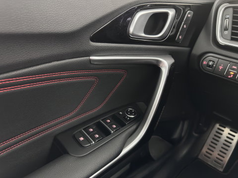 Kia ProCeed 1.6 T-GDi GT (INCL.BTW) *PANO | LEATHER-MICROFIBRE | FULL-LED | MEMORY-PACK | JBL-SOUND | ADAPTIVE-CRUISE | BLIND-SPOT | HEATED-SPORTSEATS | CAMERA | KEYLESS | DIGI-COCKPIT | NAVI-FULLMAP | PRIVACY-GLASS