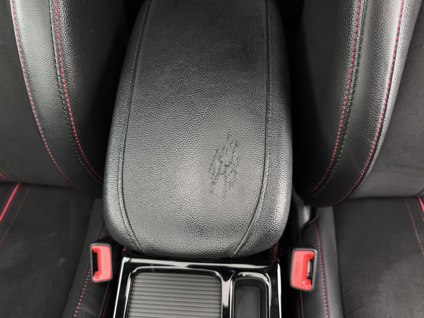 Kia ProCeed 1.6 T-GDi GT (INCL.BTW) *PANO | LEATHER-MICROFIBRE | FULL-LED | MEMORY-PACK | JBL-SOUND | ADAPTIVE-CRUISE | BLIND-SPOT | HEATED-SPORTSEATS | CAMERA | KEYLESS | DIGI-COCKPIT | NAVI-FULLMAP | PRIVACY-GLASS