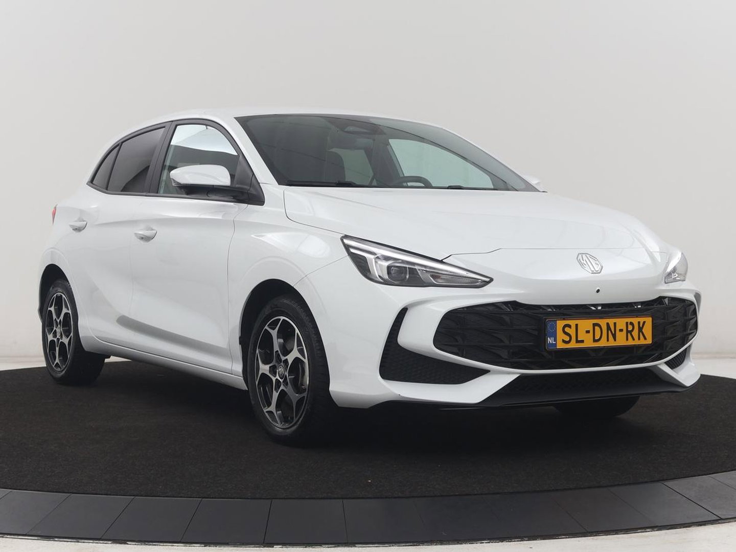 MG 3 1.5 Hybrid+ Comfort | Half Leder | Stuur/stoel verwarming | 360 camera | Carplay | Full LED | Adaptive cruise | Climate control |