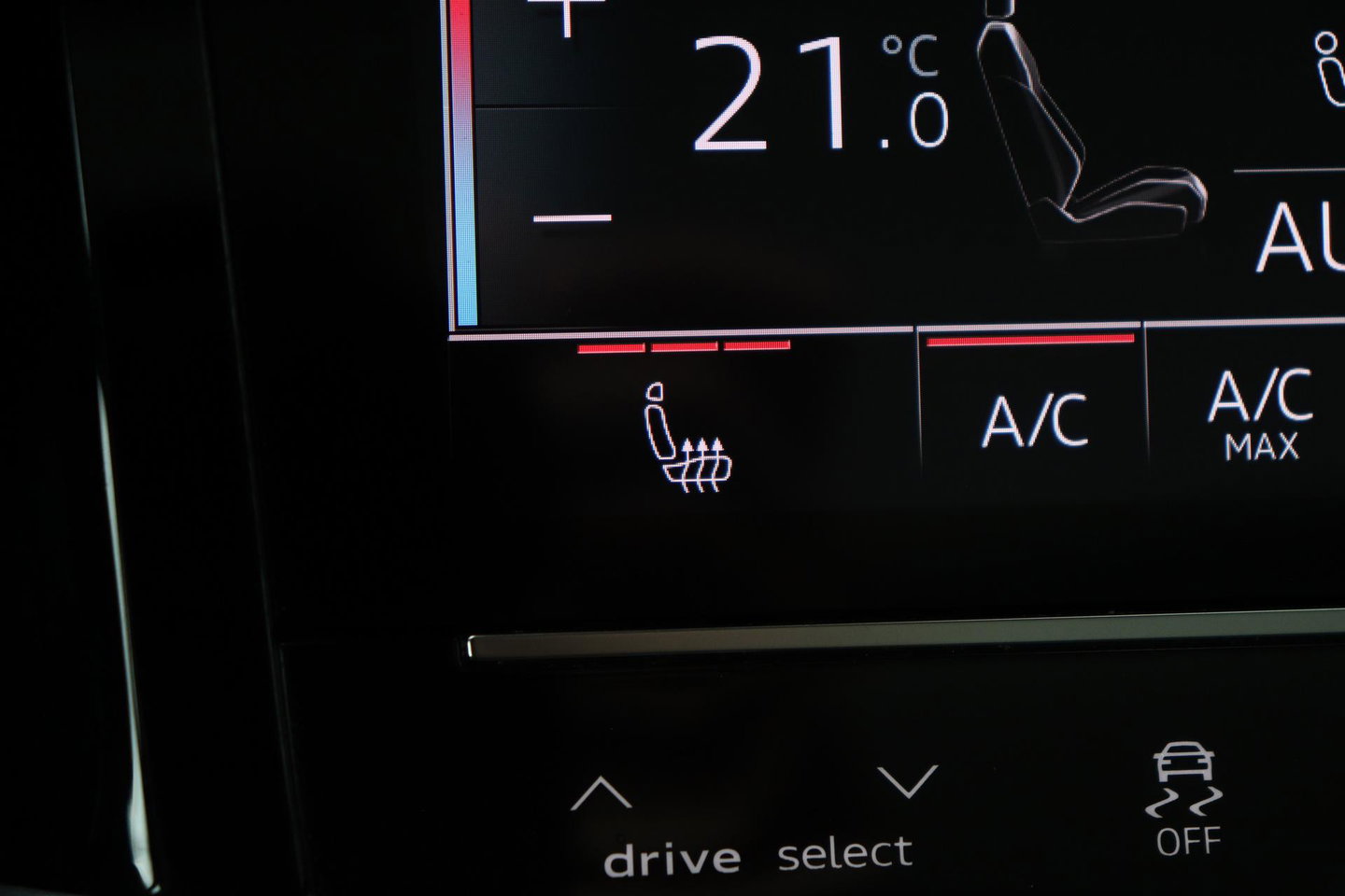 Audi e-tron 55 Quattro Advanced 95 kWh | Luchtvering | Panoramadak | 360° Camera | Trekhaak | Memory | Stoelverwarming | ACC | 21 Inch