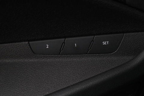 Audi e-tron 55 Quattro Advanced 95 kWh | Luchtvering | Panoramadak | 360° Camera | Trekhaak | Memory | Stoelverwarming | ACC | 21 Inch