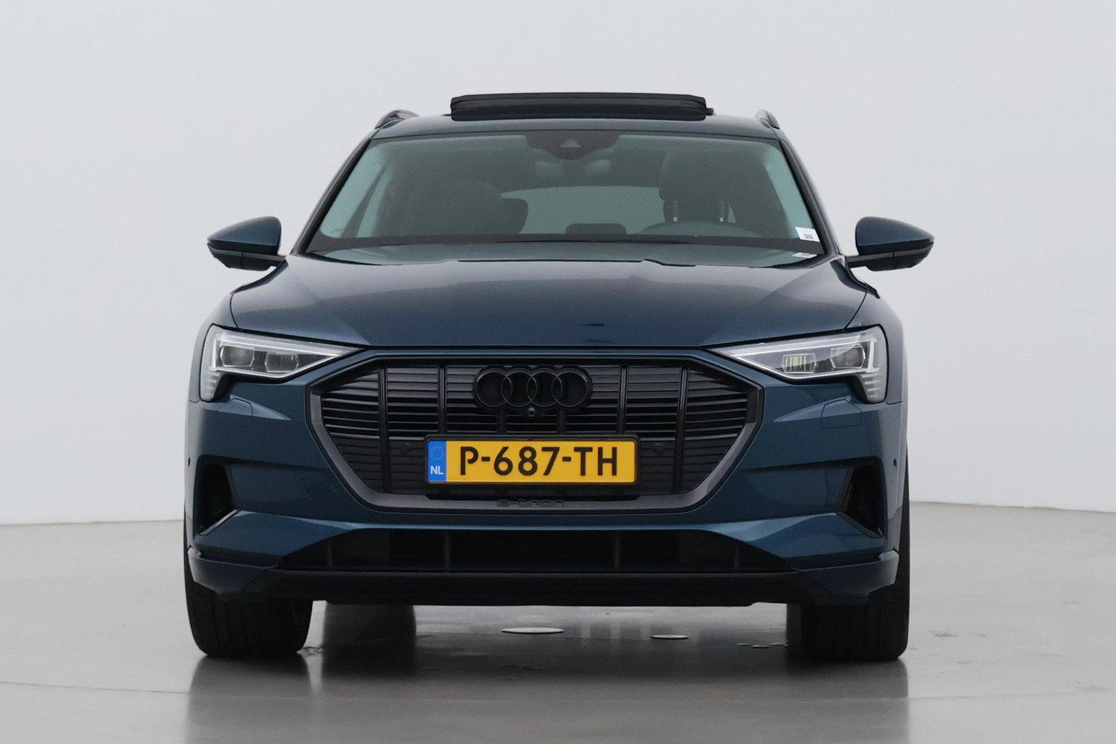 Audi e-tron 55 Quattro Advanced 95 kWh | Luchtvering | Panoramadak | 360° Camera | Trekhaak | Memory | Stoelverwarming | ACC | 21 Inch