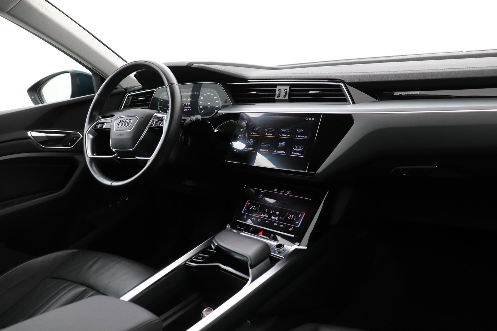 Audi e-tron 55 Quattro Advanced 95 kWh | Luchtvering | Panoramadak | 360° Camera | Trekhaak | Memory | Stoelverwarming | ACC | 21 Inch