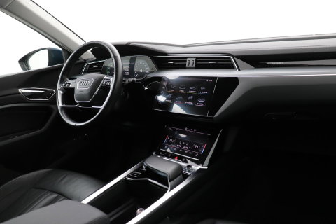 Audi e-tron 55 Quattro Advanced 95 kWh | Luchtvering | Panoramadak | 360° Camera | Trekhaak | Memory | Stoelverwarming | ACC | 21 Inch