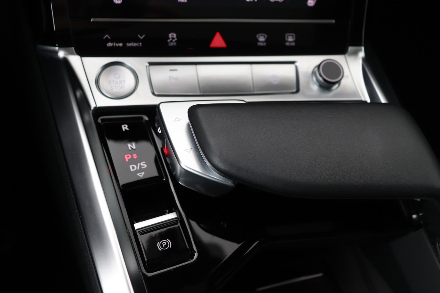 Audi e-tron 55 Quattro Advanced 95 kWh | Luchtvering | Panoramadak | 360° Camera | Trekhaak | Memory | Stoelverwarming | ACC | 21 Inch