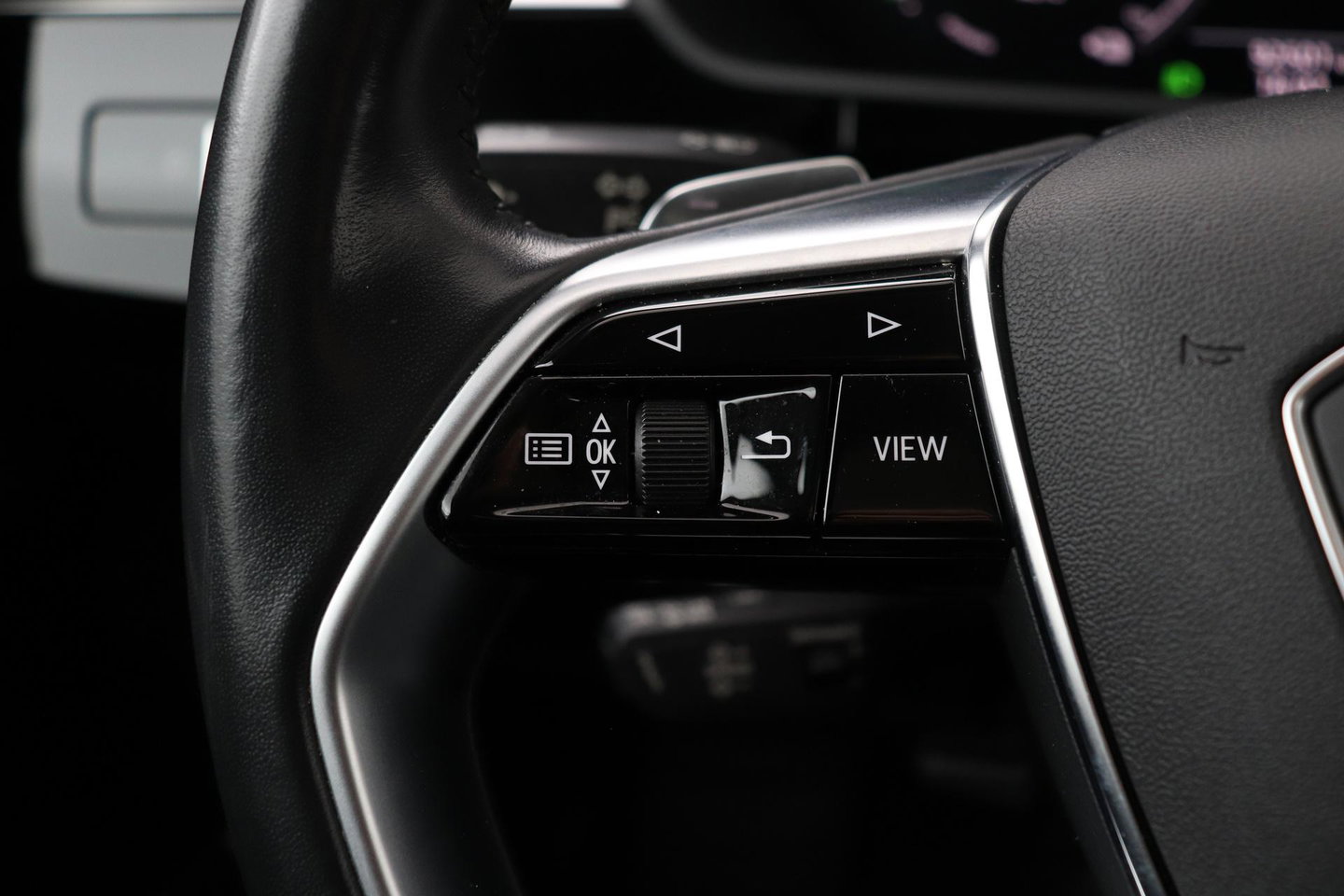 Audi e-tron 55 Quattro Advanced 95 kWh | Luchtvering | Panoramadak | 360° Camera | Trekhaak | Memory | Stoelverwarming | ACC | 21 Inch