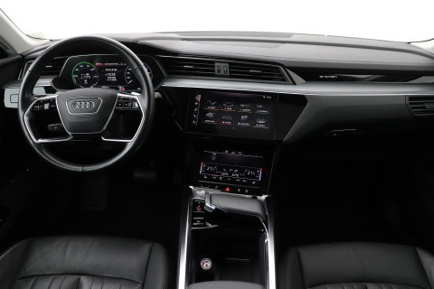 Audi e-tron 55 Quattro Advanced 95 kWh | Luchtvering | Panoramadak | 360° Camera | Trekhaak | Memory | Stoelverwarming | ACC | 21 Inch