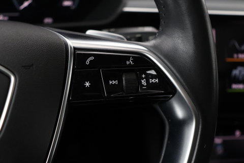 Audi e-tron 55 Quattro Advanced 95 kWh | Luchtvering | Panoramadak | 360° Camera | Trekhaak | Memory | Stoelverwarming | ACC | 21 Inch
