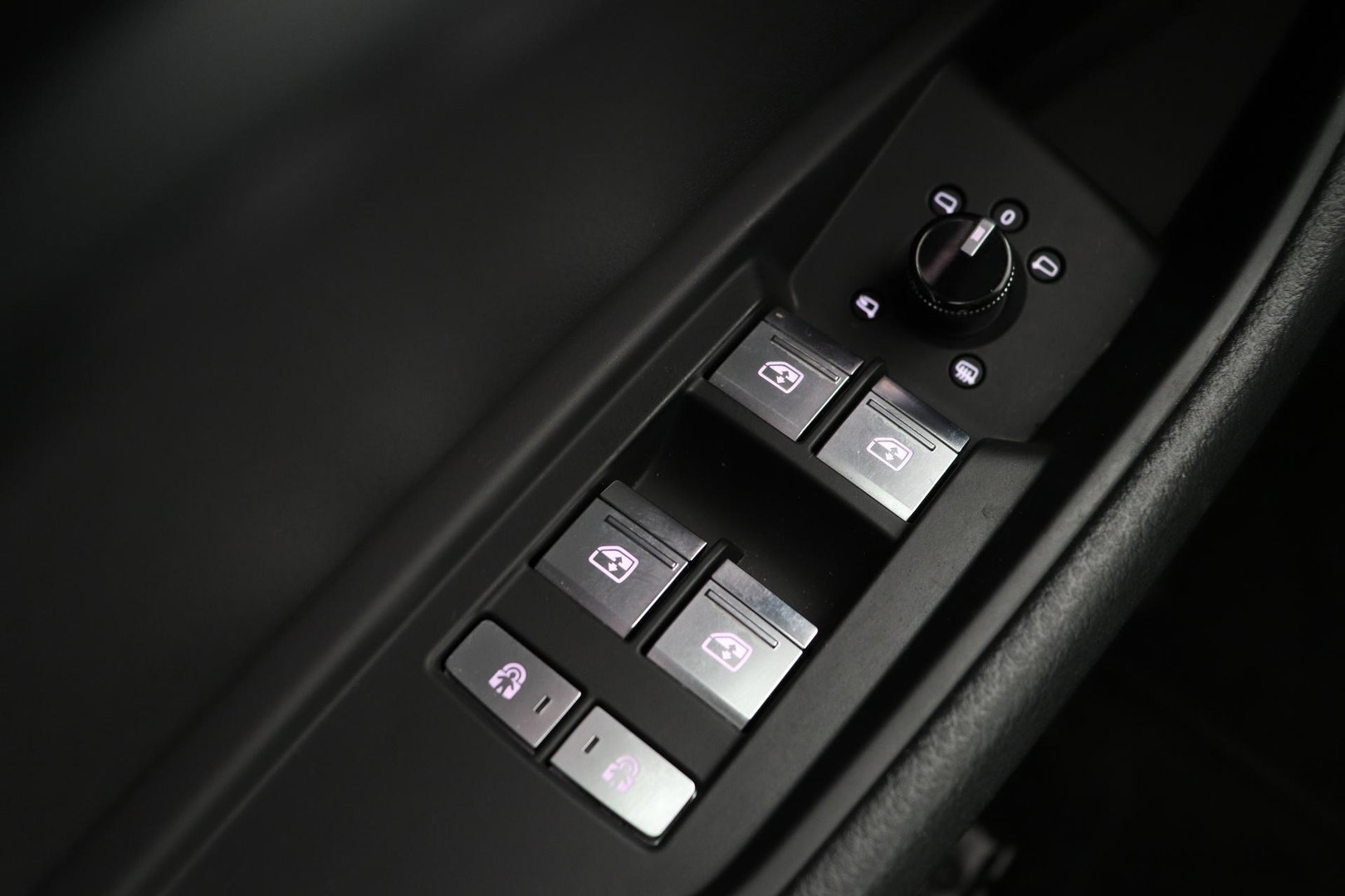 Audi e-tron 55 Quattro Advanced 95 kWh | Luchtvering | Panoramadak | 360° Camera | Trekhaak | Memory | Stoelverwarming | ACC | 21 Inch