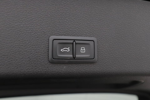 Audi e-tron 55 Quattro Advanced 95 kWh | Luchtvering | Panoramadak | 360° Camera | Trekhaak | Memory | Stoelverwarming | ACC | 21 Inch