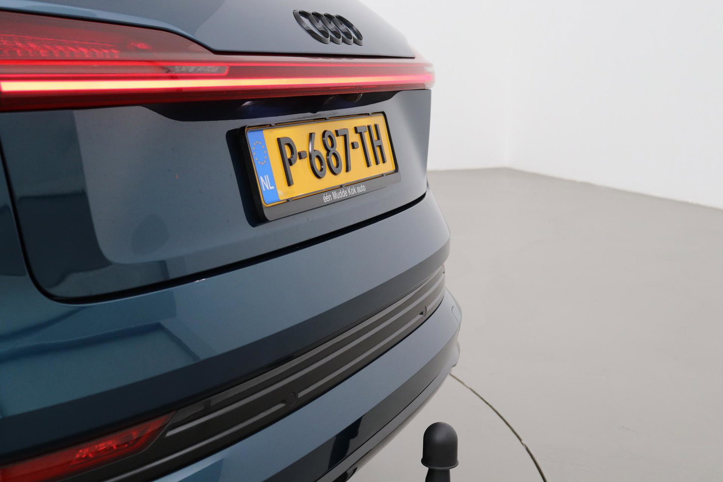Audi e-tron 55 Quattro Advanced 95 kWh | Luchtvering | Panoramadak | 360° Camera | Trekhaak | Memory | Stoelverwarming | ACC | 21 Inch