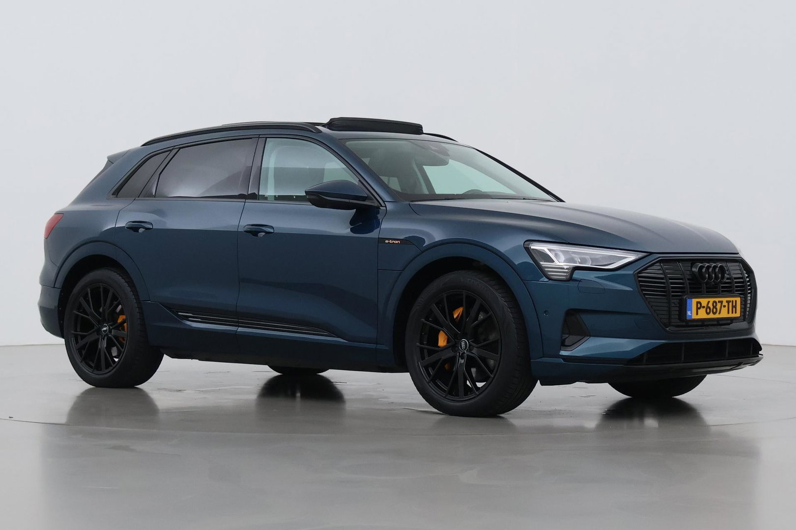 Audi e-tron 55 Quattro Advanced 95 kWh | Luchtvering | Panoramadak | 360° Camera | Trekhaak | Memory | Stoelverwarming | ACC | 21 Inch