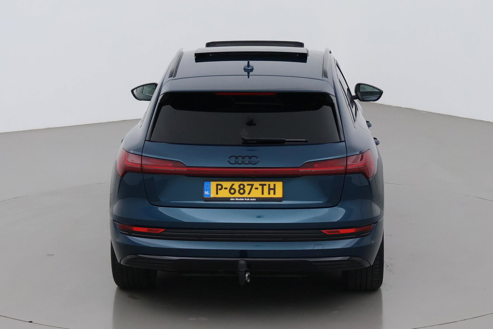 Audi e-tron 55 Quattro Advanced 95 kWh | Luchtvering | Panoramadak | 360° Camera | Trekhaak | Memory | Stoelverwarming | ACC | 21 Inch