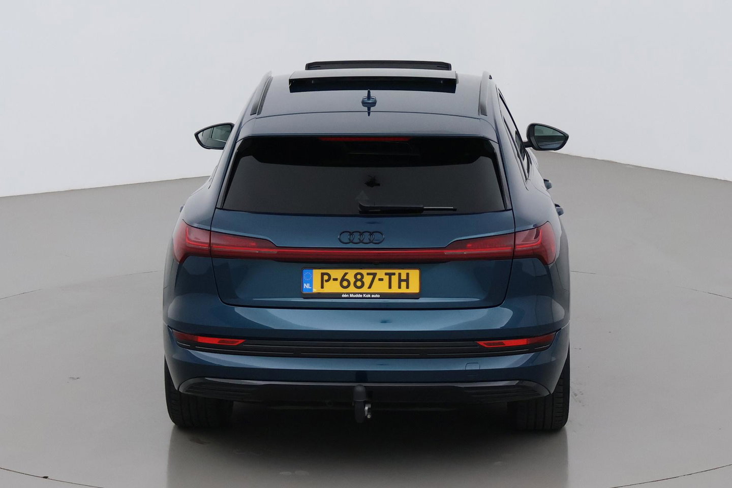 Audi e-tron 55 Quattro Advanced 95 kWh | Luchtvering | Panoramadak | 360° Camera | Trekhaak | Memory | Stoelverwarming | ACC | 21 Inch