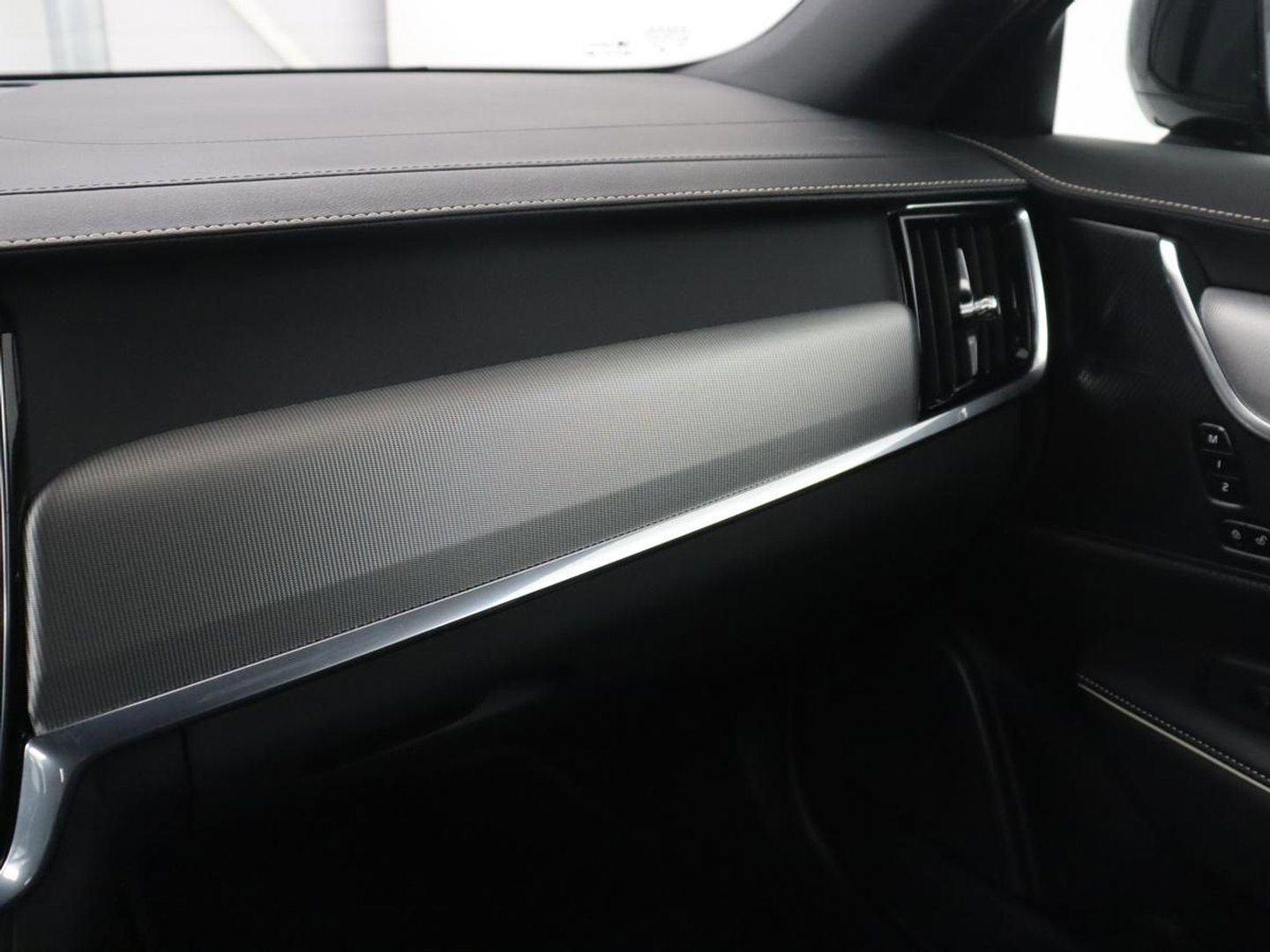 Volvo V90 2.0 B4 R-Design | Panoramadak | Leder | Stuur/stoelverwarming | Trekhaak | harman/kardon | Head-up | Adaptive cruise | 360 camera | Full LED |