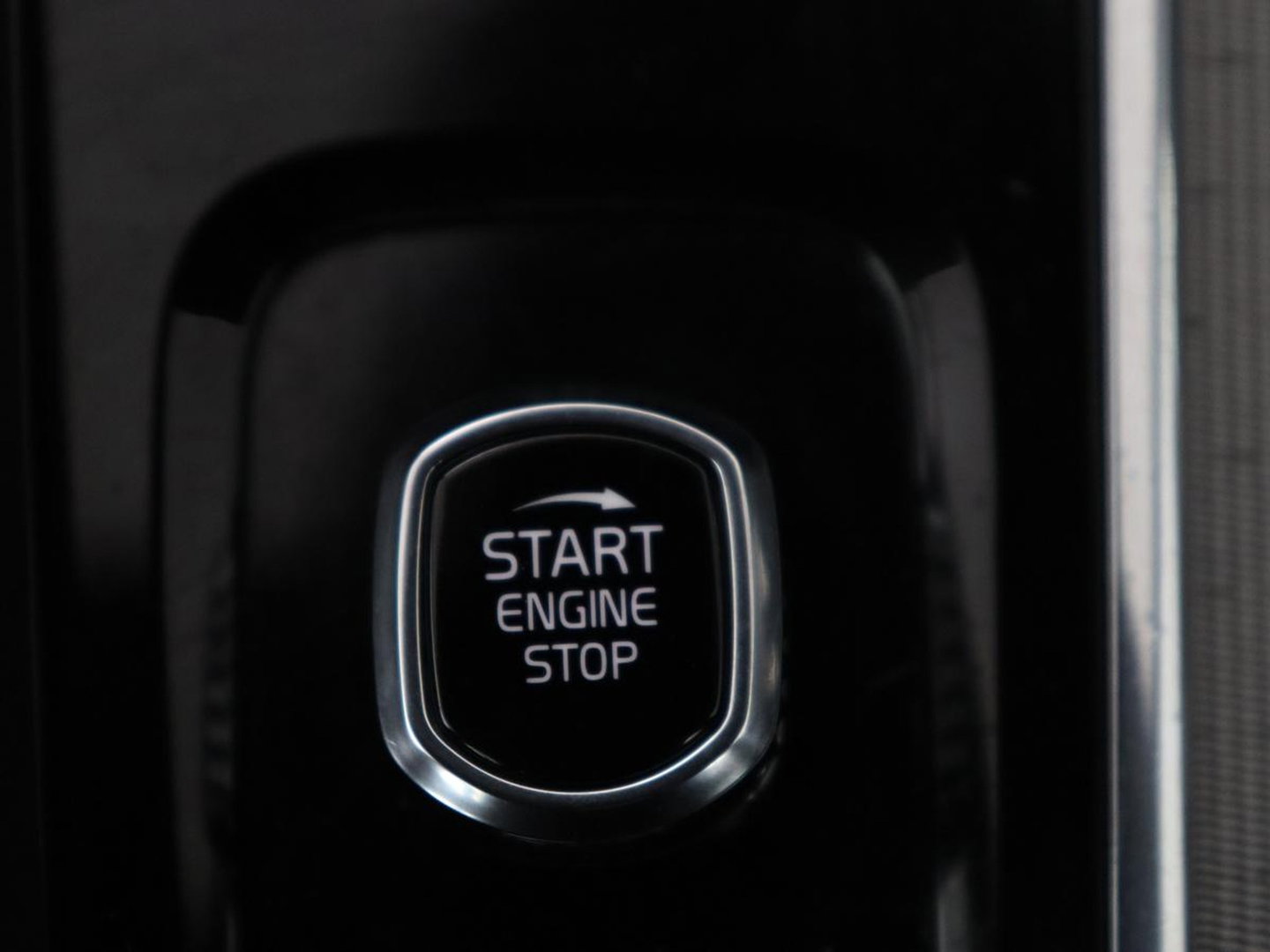 Volvo V90 2.0 B4 R-Design | Panoramadak | Leder | Stuur/stoelverwarming | Trekhaak | harman/kardon | Head-up | Adaptive cruise | 360 camera | Full LED |