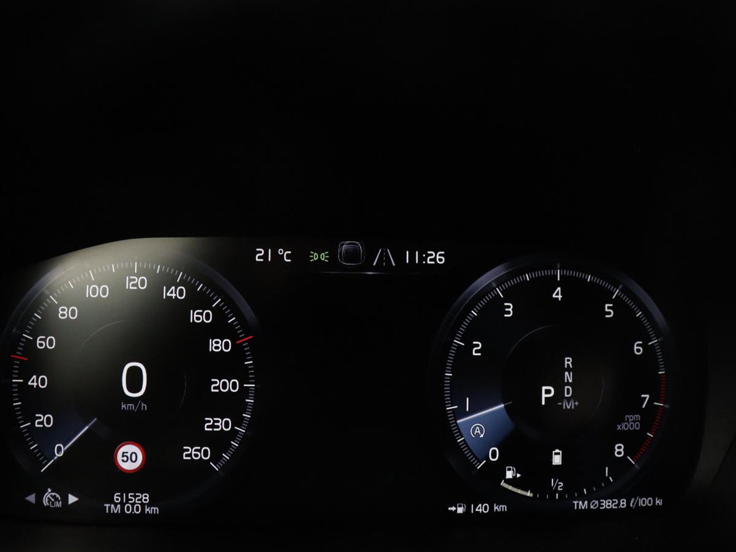 Volvo V90 2.0 B4 R-Design | Panoramadak | Leder | Stuur/stoelverwarming | Trekhaak | harman/kardon | Head-up | Adaptive cruise | 360 camera | Full LED |